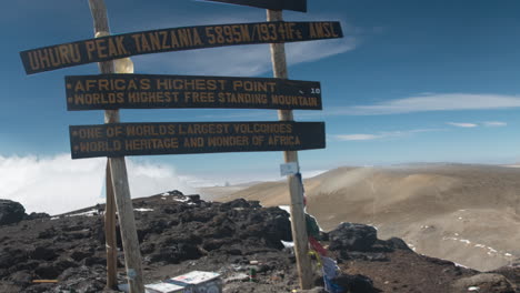 Ein-Cinemagraph-Auf-Dem-Gipfel-Des-Uhuru-Peak-Auf-Dem-Kilimandscharo