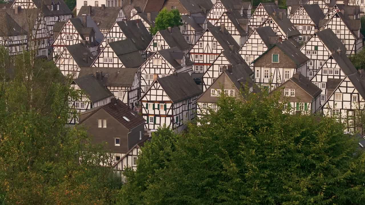 Perspective Drone des Maisons à Colombages de la Vieille Ville de Freudenberg, Allemagne