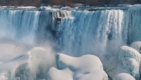 Winter-At-Niagara-Falls-Frozen-With-Ice-And-Snow-20