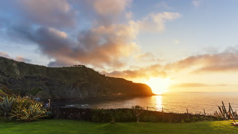 Lapso-De-Tiempo-De-La-Pintoresca-Puesta-De-Sol-En-La-Isla-De-Sao-Miguel,-Azores---Portugal