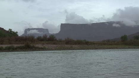 Río-Colorado-Cerca-Del-Valle-Del-Castillo-En-El-Sureste-De-Utah