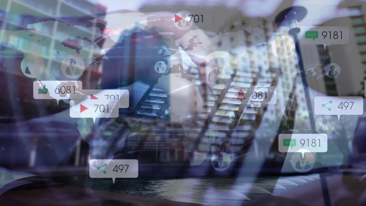 노트북과 도시 풍경을 사용하여 사람 위의 소셜 미디어 아이콘과 세계 지도의 애니메이션