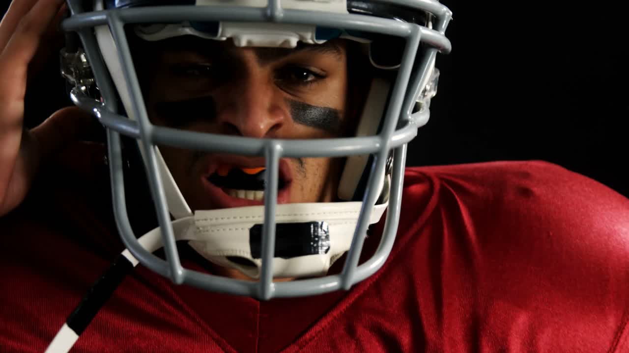 Giocatore di football americano con il casco 4k