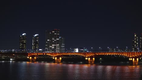 night view seongsu bridge in capital city seoul lit up by street lights crossing han river