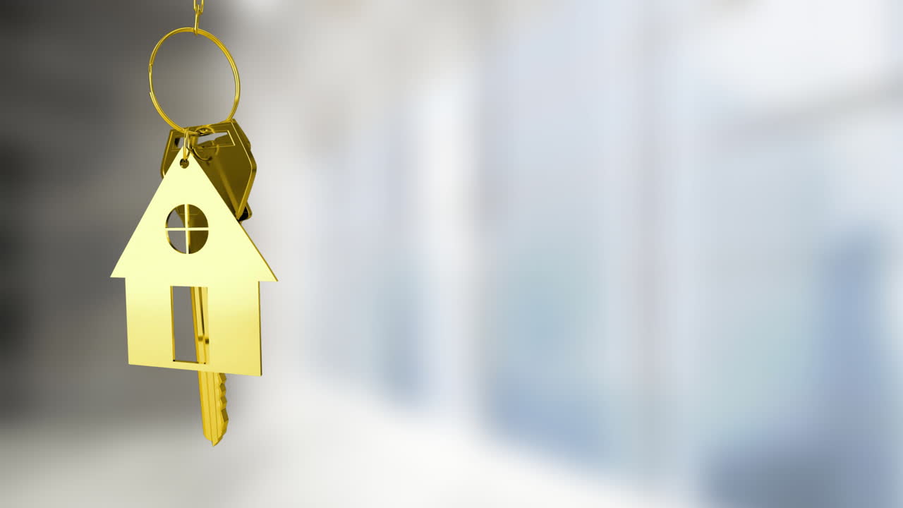 Animazione di una chiave d'oro con portachiavi a forma di casa e spazio per il testo su interni sfocati.