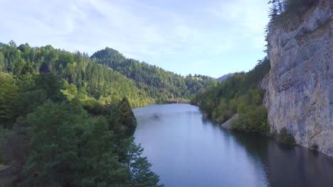 Slow-cinematic-opening-4k-aerial-shot-of-lake-and-mountain-with-forest