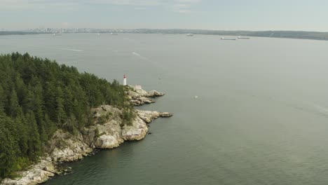 Horseshoe-Bay-Lighthouse-Park,-cloudy-morning-light