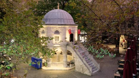 jardines de té y tiendas de seda en el bazar de seda de koza han, bursa, turquía