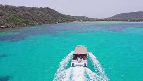 Leisure-boat-with-tourists-cruising-on-turquoise-Caribbean-sea