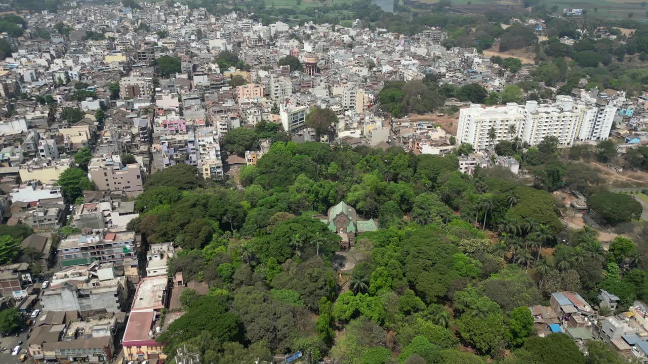 Museo del Palazzo Comunale da primo piano a ampia vista drone a Kolhapur nel Maharashtra