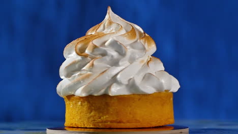 lemon tart with meringue