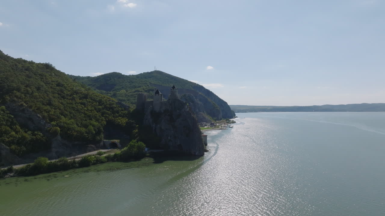 4k 세르비아 골루바크 요새: 느린 도, 이 좋은 날