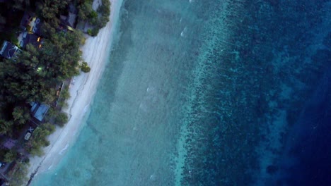 Vista-Aérea-De-Pájaro-Del-Planeta-Tierra-Coral-Paraíso-Océano-Playa