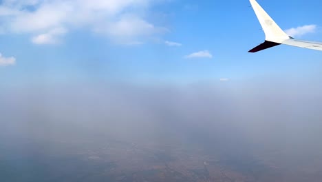 Tiro-De-Lapso-De-Tiempo-De-Aterrizaje-En-La-Ciudad-De-México-Altamente-Contaminada