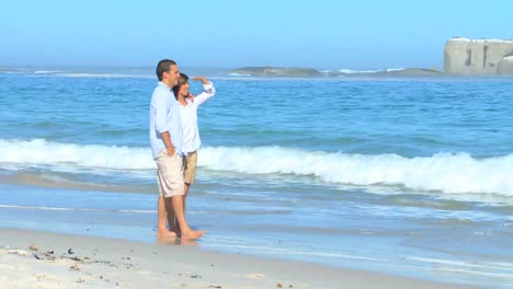 Young-couple-looking-into-the-distance