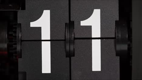 flip clock clock tells the seconds from 12 to 13.