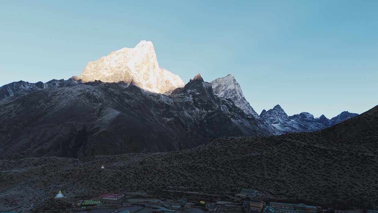 Everest Base Camp Trekking to Nepal EBC 5364 meters