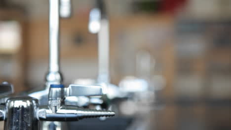 Stainless-steel-sinks-not-in-use-in-a-science-classroom