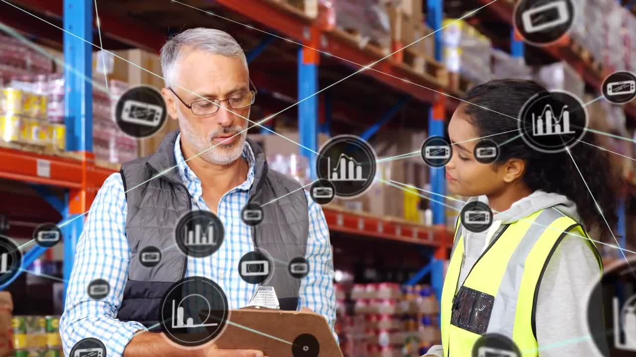 animación de una red de iconos sobre diversos supervisores masculinos y trabajadoras discutiendo en el almacén.