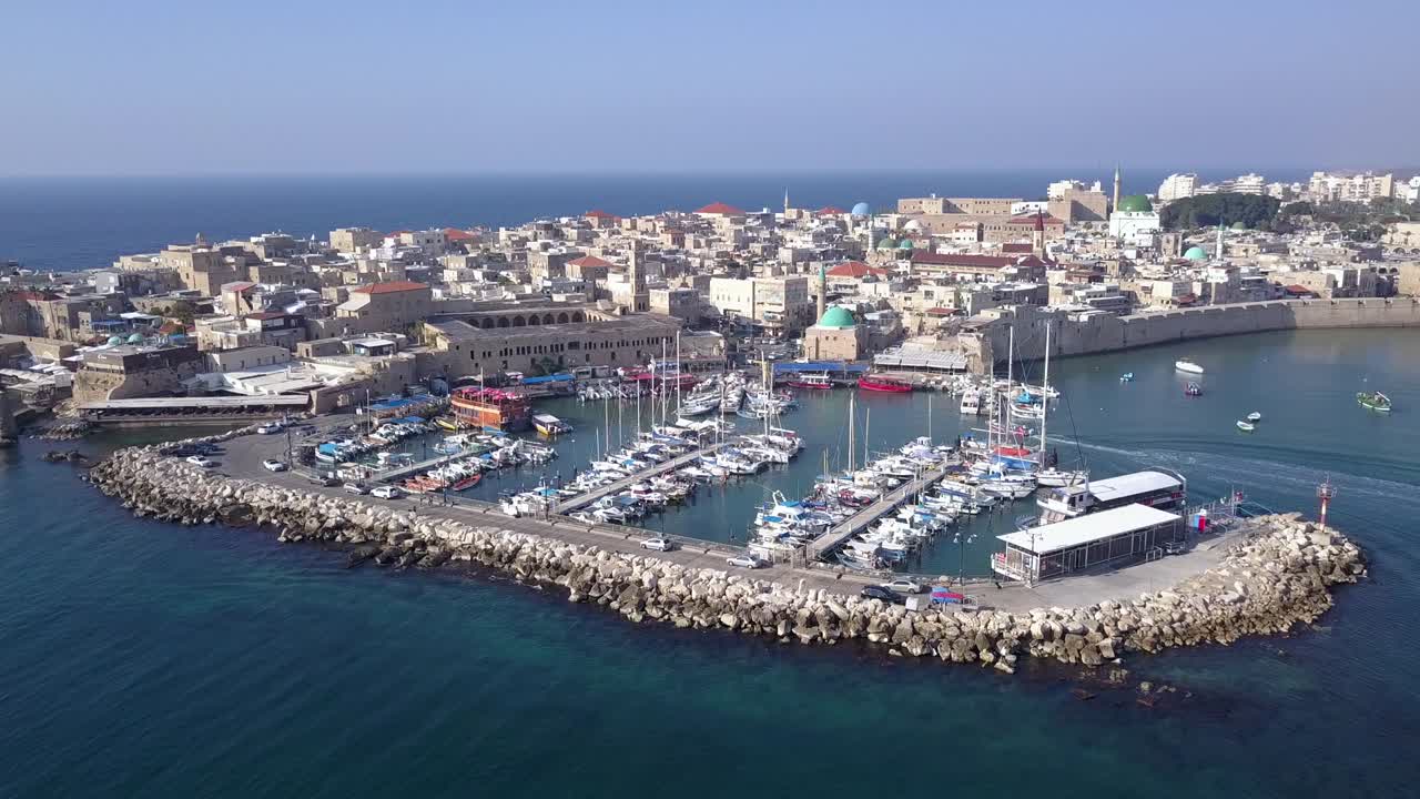 아크라 이스라엘: 구시가지와 고대 항구와 마리나의 공중 촬영.