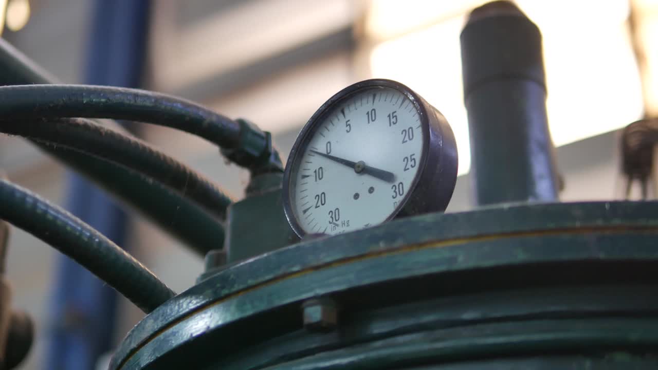 공장 압력 스케일의 근접