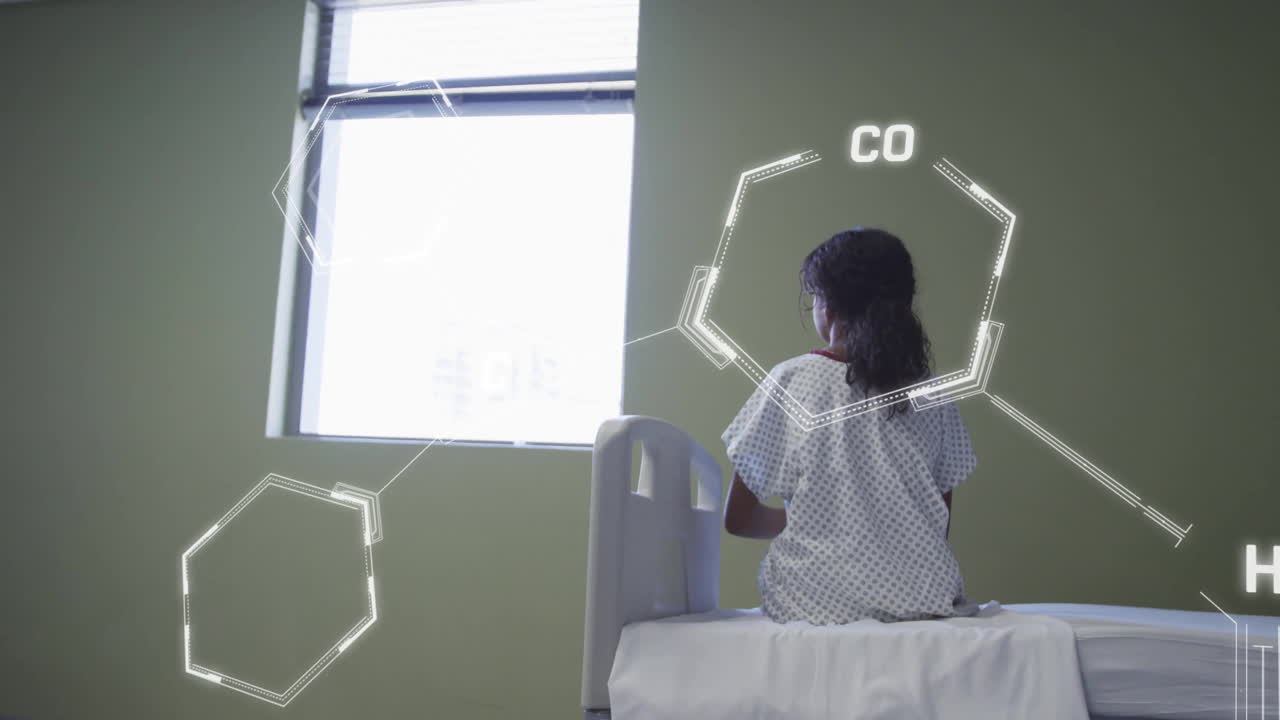 수술실에서 두 인종의 여성에 대한 화학 공식의 애니메이션