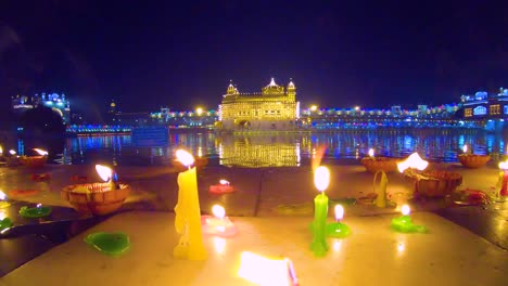 Der-Goldene-Tempel-Amritsar-Indien-Feiert-Gurupurab-Im-Goldenen-Tempel-Und-Feuerwerk