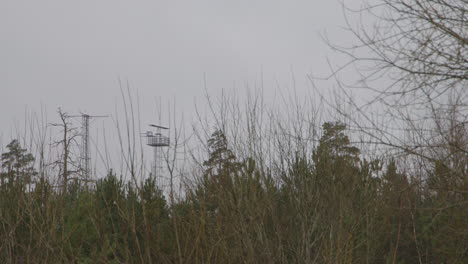 toma estática de la torre del transpondedor de radar secundario en el aeropuerto de arlanda