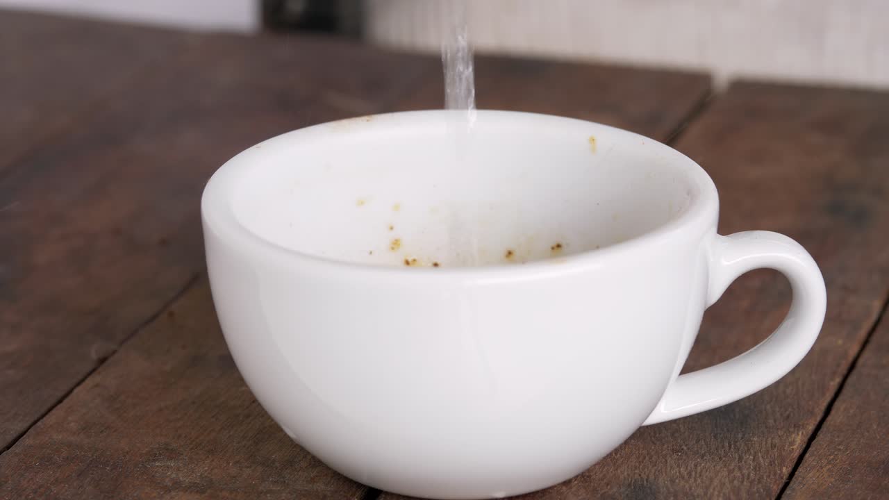 hacer una taza de café en la mañana