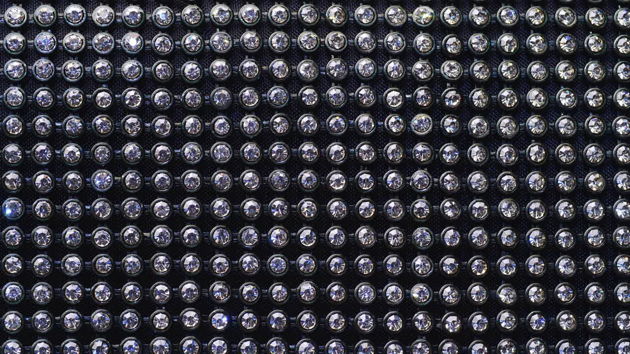 반이는 다이아몬드 빛.