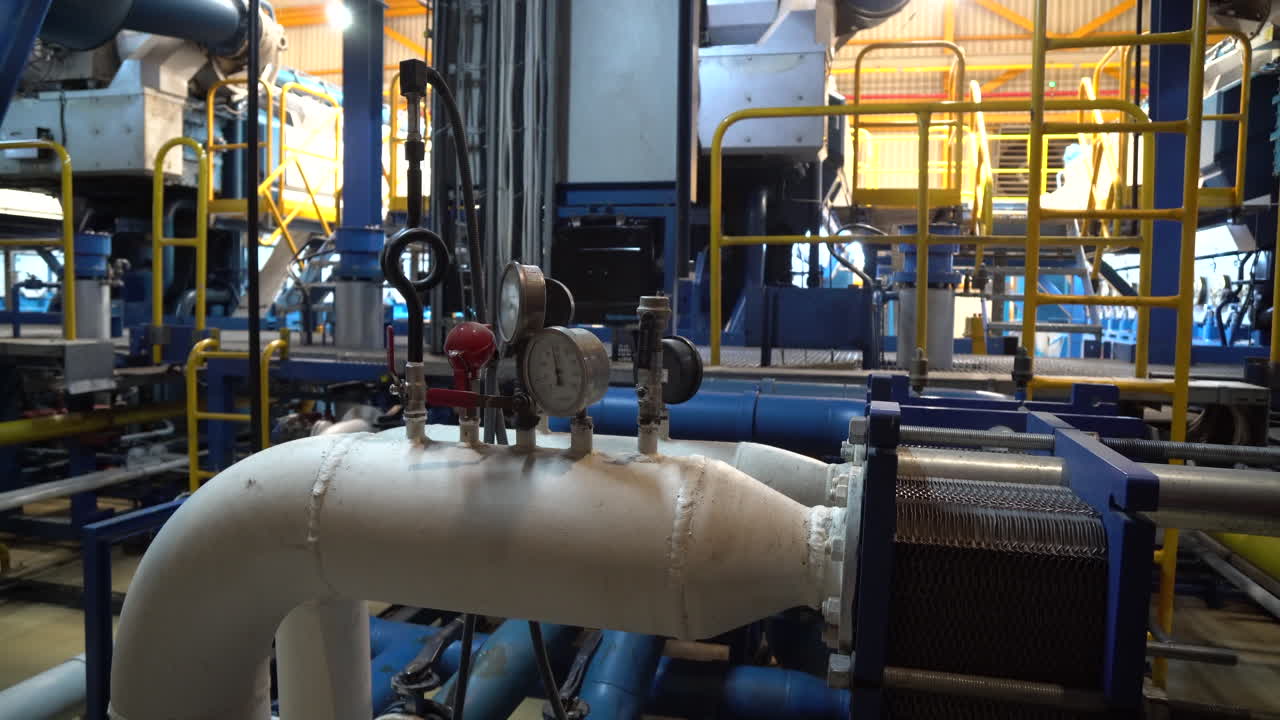 gasolinera con tuberías con indicadores. interiores industriales