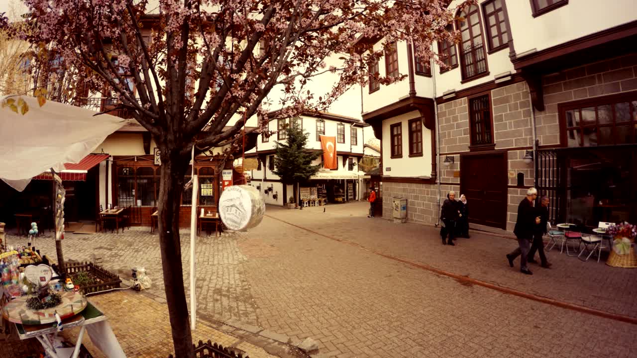 기념품 가게 오래된 거리 터키 발 안카라에서 지나가는 사람들