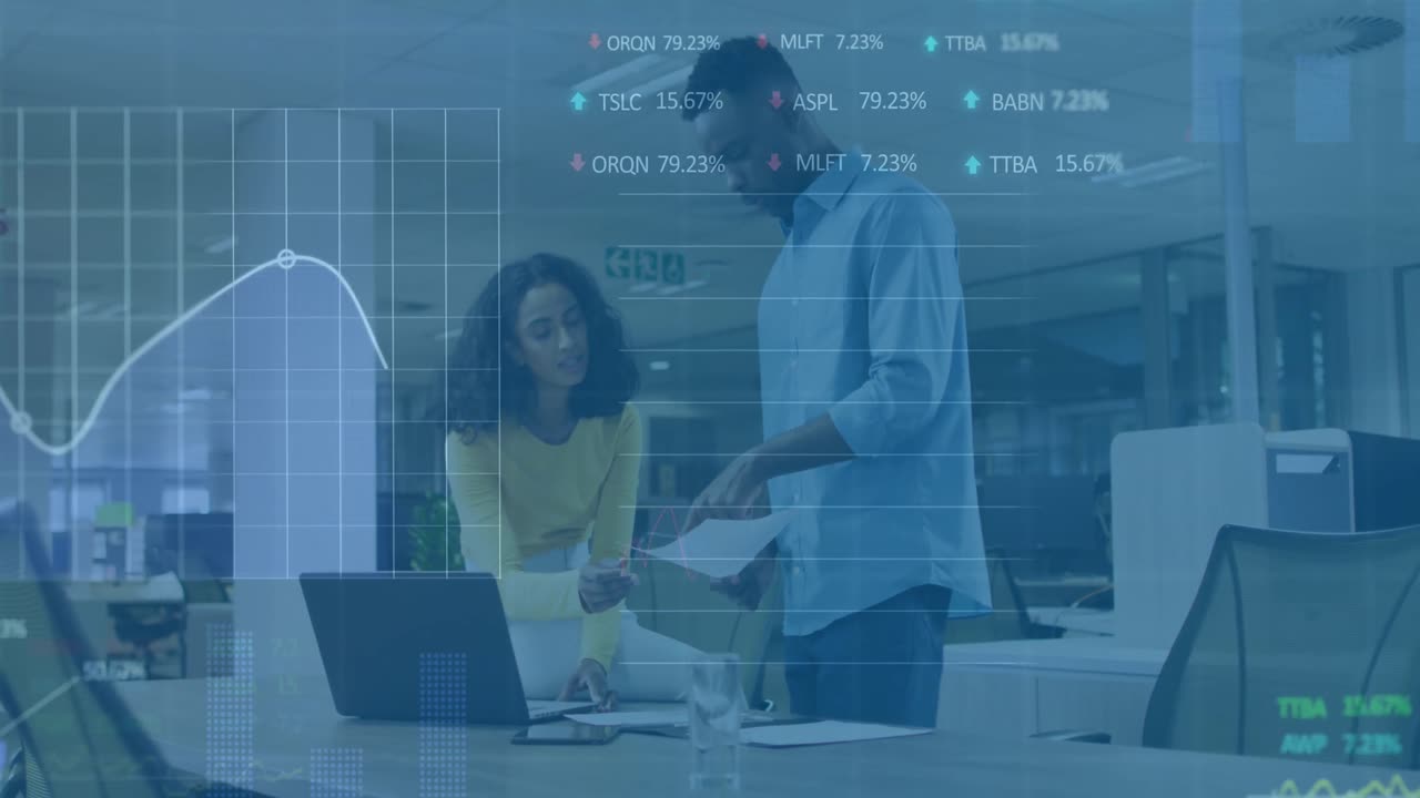 animazione di più grafici e tavole di scambio su diversi colleghi che discutono rapporti in ufficio