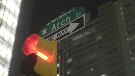 Stop-Light-on-Arch-Street---Philadelphia,-PA---Nighttime