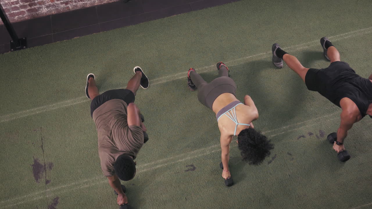 함께 운동 하는 것 은 우리 의 동기 를 증가 시킨다