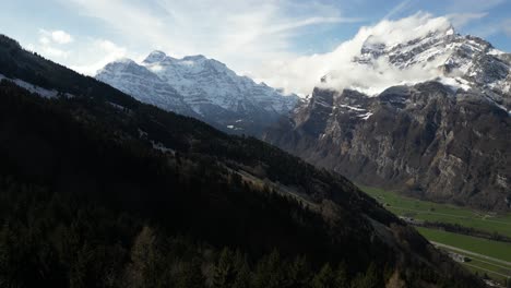 vista del paisaje de frontalpstock en glarus suiza