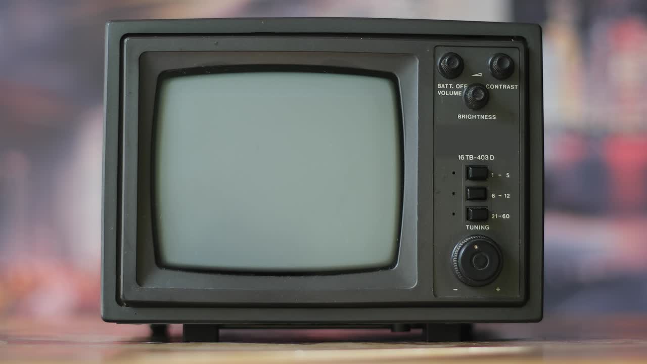화이트 노이즈를 가진 빈티지 텔레비전