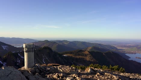 Toma-Panorámica-Desde-El-Pico-De-Brecherspitz,-Una-Montaña-En-Baviera-Alemania