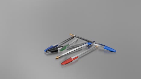 3d-animation eines stapels von bic-kugelstiften