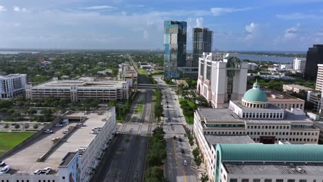 North-Quadrille-Boulevard-passing-government-buildings-in-West-Palm-Beach,-Florida