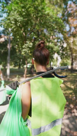 park cleanup volunteers