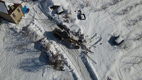 Drohnenansicht-Schneepflug