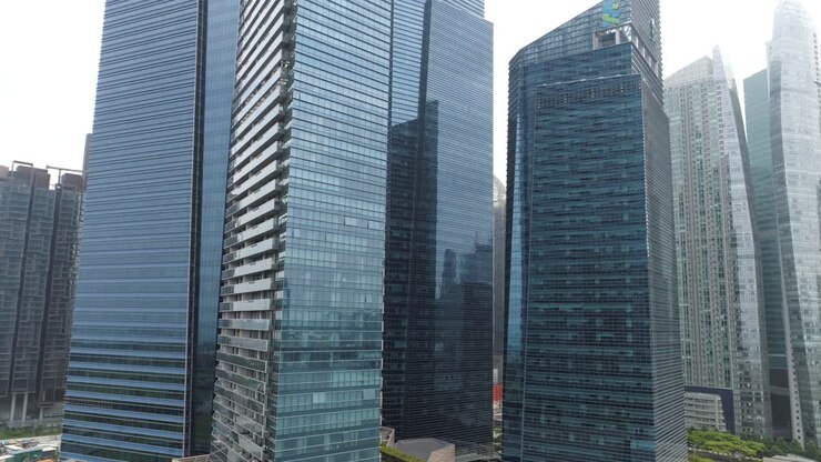 Horizonte da cidade de Singapura com arranha-céus modernos