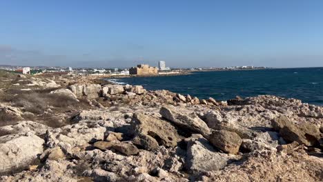 Antiguo-Castillo-En-La-Playa-En-Paphos,-Chipre.