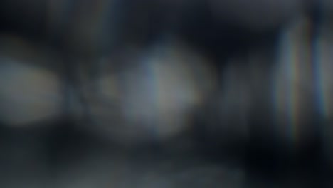 fugas de luz abstractas en un fondo negro.