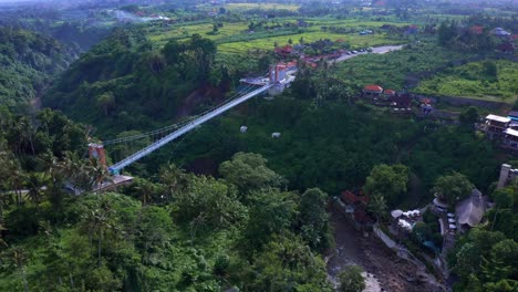 Vista-Aérea-Del-Puente-De-Cristal-Blangsingah-En-Bali,-Indonesia