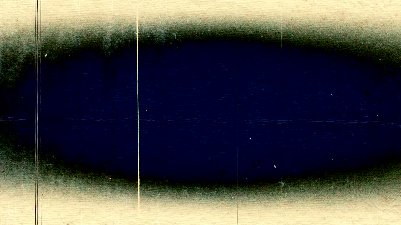 4k 불타버린 오래된 필름 외관 오버레이 - 많은 더러움, 빛 누출, 곡성 질감, 필름 플래시, 필름 화상, 빈티지 색 배경 현실적인 박이는 오래된 필름 룩 효과