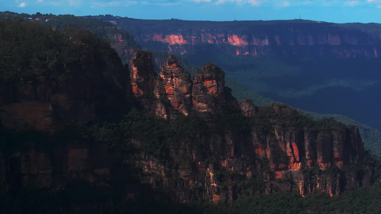 Three Sisters Echo Point Lookout cliff walk World Heritage National Park Blue Mountains parallax drone aerial Katoomba Sydney NSW Australia Gum Tree Eucalyptus Forest bluesky afternoon sunny backwards