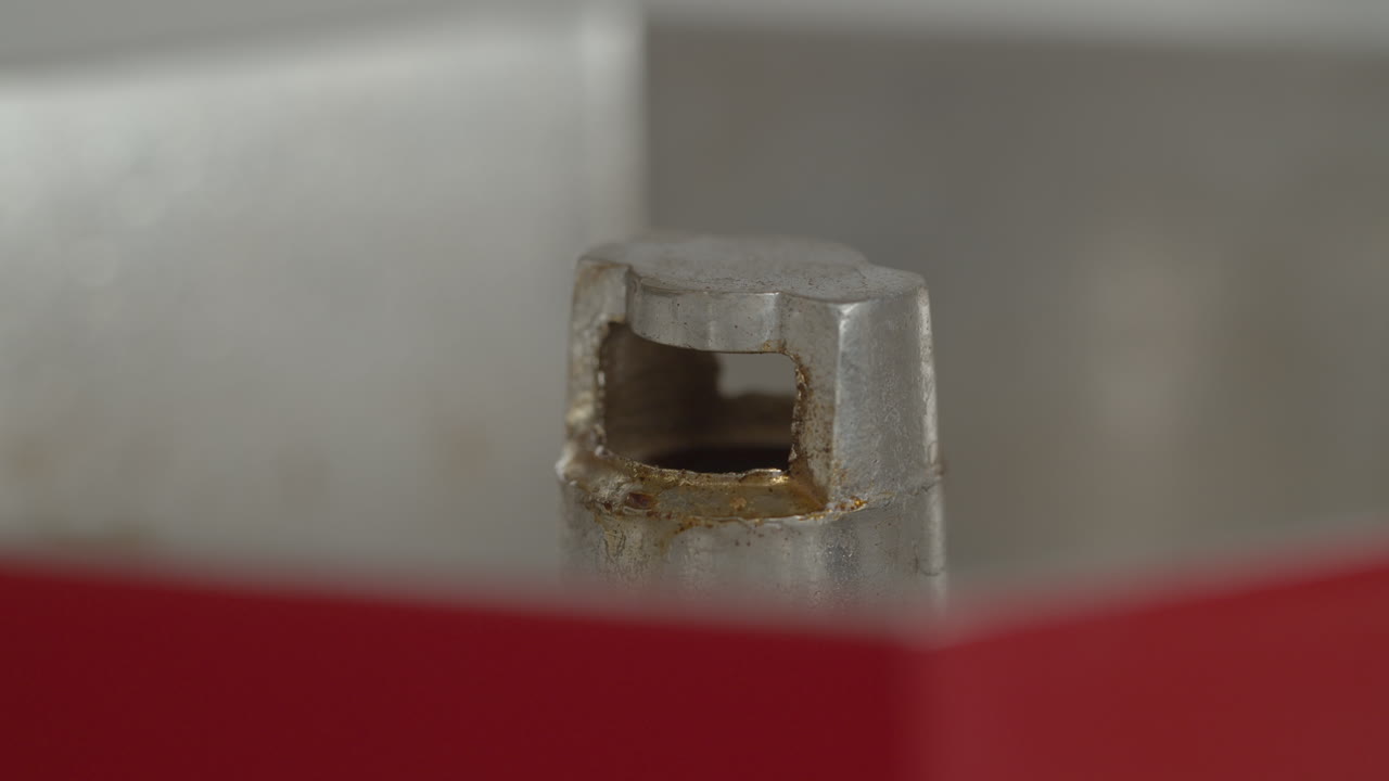 모카 비 를 사용 하여 은 커피 를 만드는 것