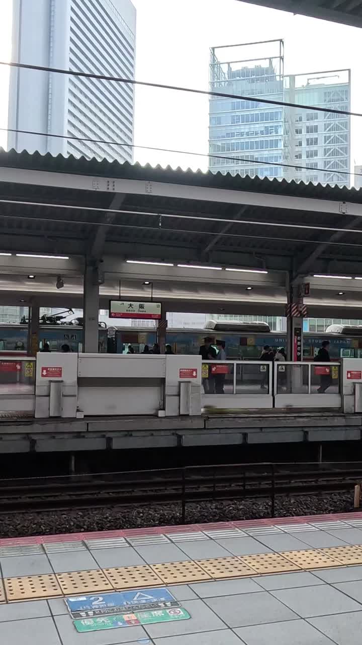 열차가 플랫폼을 떠나는 시간은 8초가 넘습니다.